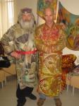 Справа - Олег Чагин, один из иниациаторов этой выставки, в халате от АЙСЕЛЬ