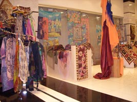 В июне 2007 года в галерее Национальной одежды состоялась выставка ремёсел "Базар-Арт".Была представлена одежда от студии "Айсель" и работы художников  в прикладной манере
