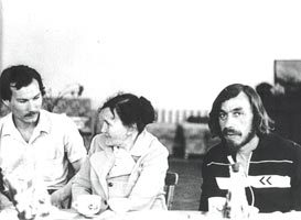 На снимке слева направо: Юрий Косачёв, Антонина Васильевна, Владислав Григорян.