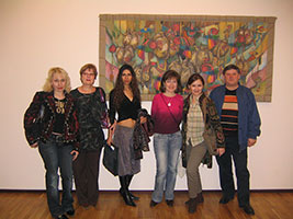 Выставка текстиля. Ташкент. 2007 г. Вторая слева - Н.Пай.