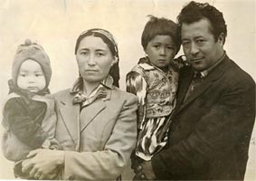 С супругой Амангуль и дочерьми: Мукаддас(слева) и Мархабо (справа). Самарканд. 1971 г.