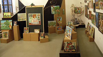 Выставка Полёт. Экспозиция  в зале арт-студии Айсель, самаркандского отделения Академии художеств Узбекистана.