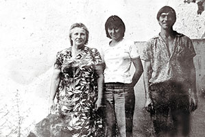Антонина Николаевна, Лиля и Саша. Ананины.