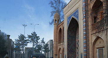 Регистан. Арт-комплекс и Выставочный центр Академии художеств Узбекистана в историческом здании Медресе Усматбая.